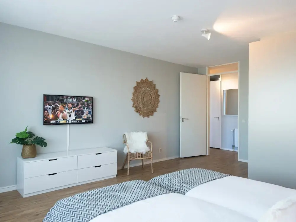 Two Room Apartment Overlooking the Harbor