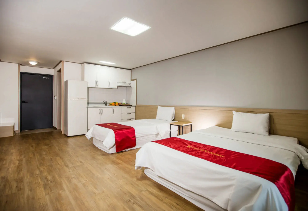 Whinstone Hotel & Resort