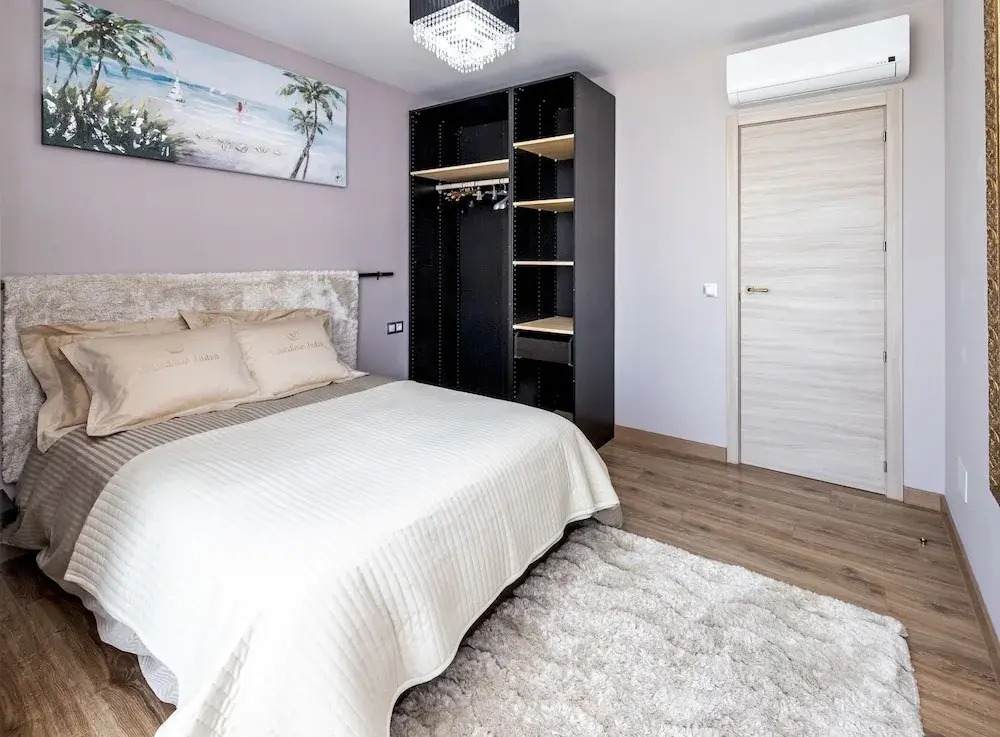 Plaza de Toros II - Recently Renovated Condo in Malaga Centre, Sea Views, 5 Mins Walk to Beach