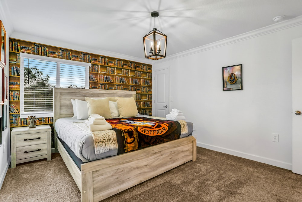 Updated Townhome With an Enclosed Pool, Five Bedrooms, W/D - Close to Everything