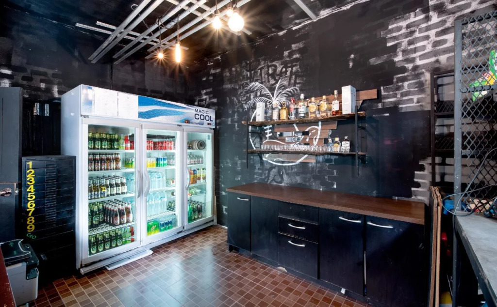Eclipse Hostel and Bar