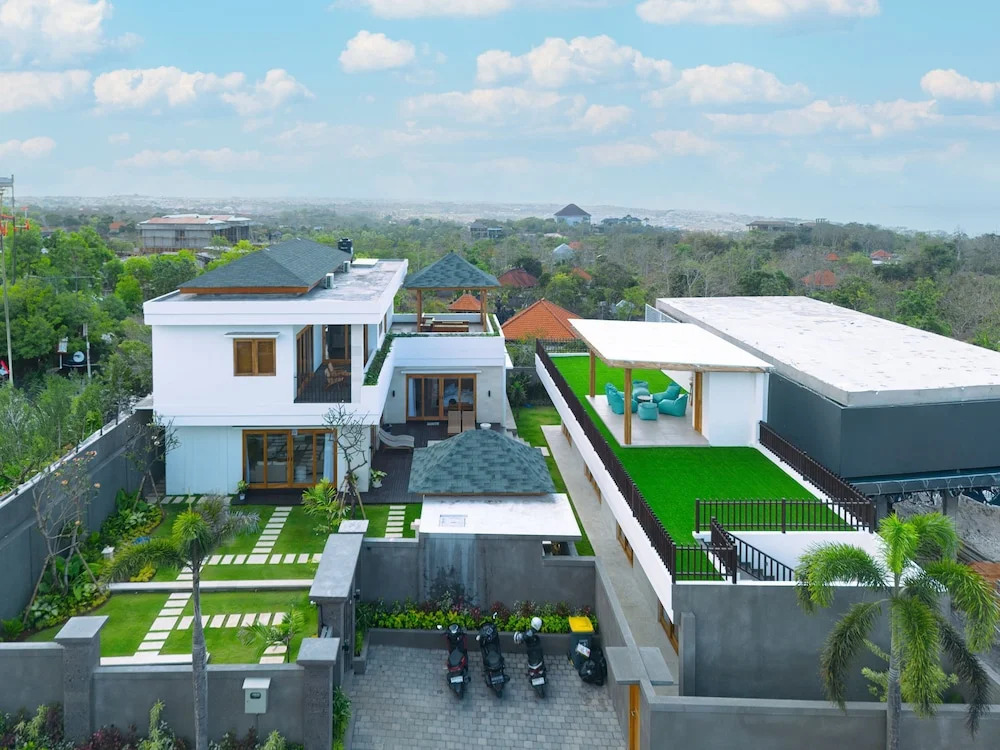 Breeze Opulent 6 BR in With Ocean View 5 Mins to Savaya