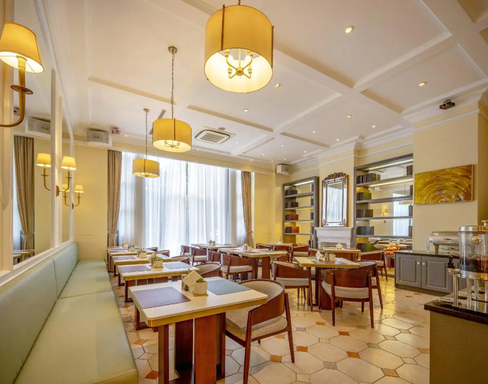 Апартотель Green Court Residence City Center Shanghai