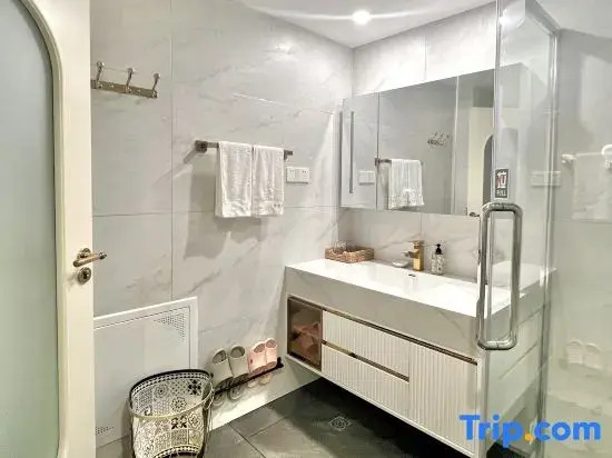 Yunyang Light Luxury Homestay