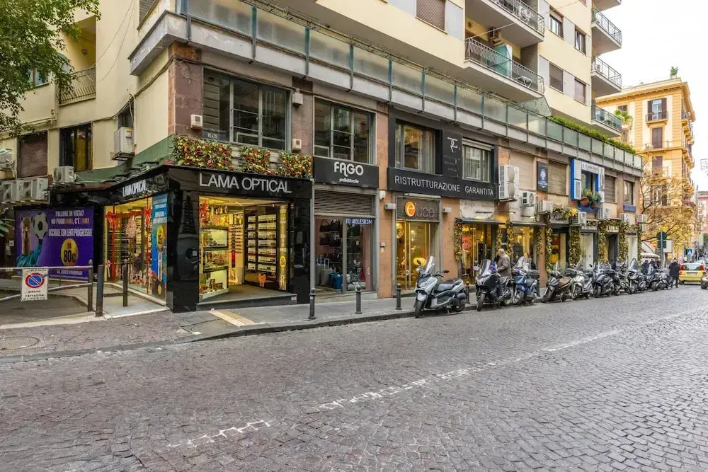 Colonna Classic Style Apartment by Wonderful Italy
