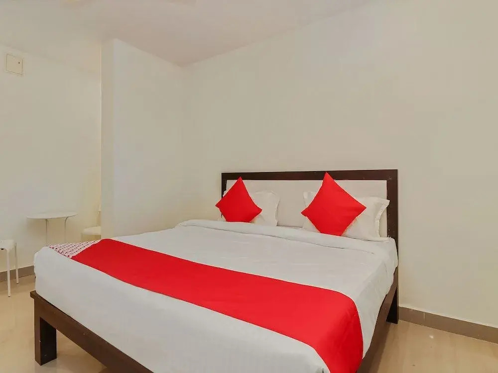 OYO 28743 Golconda Inn