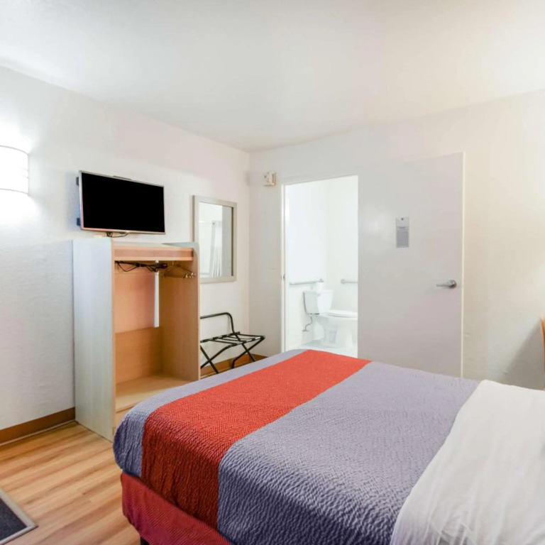 Motel 6-Kelso, WA - Mt. St. Helens