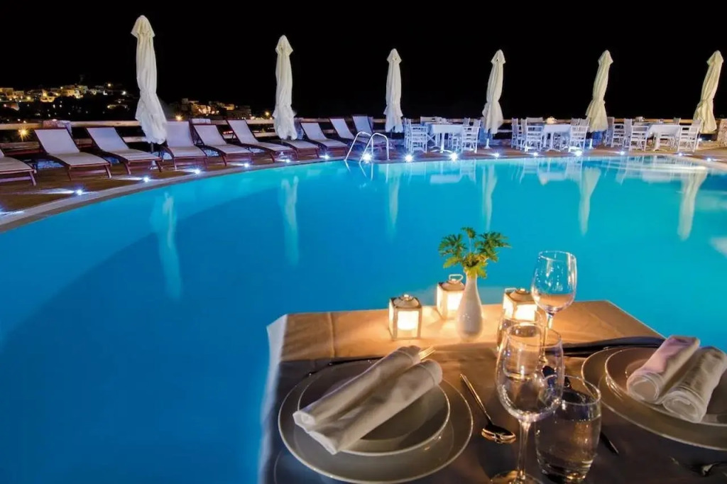 Aspalathras White Hotel