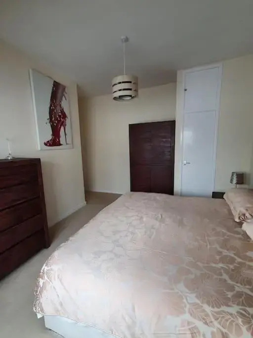 Polly's Place - A lovely 3 bed flat, near to beach with free parking