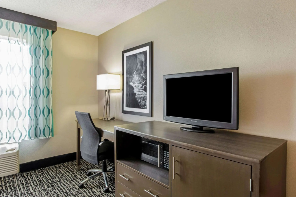 La Quinta Inn & Suites by Wyndham Hopkinsville