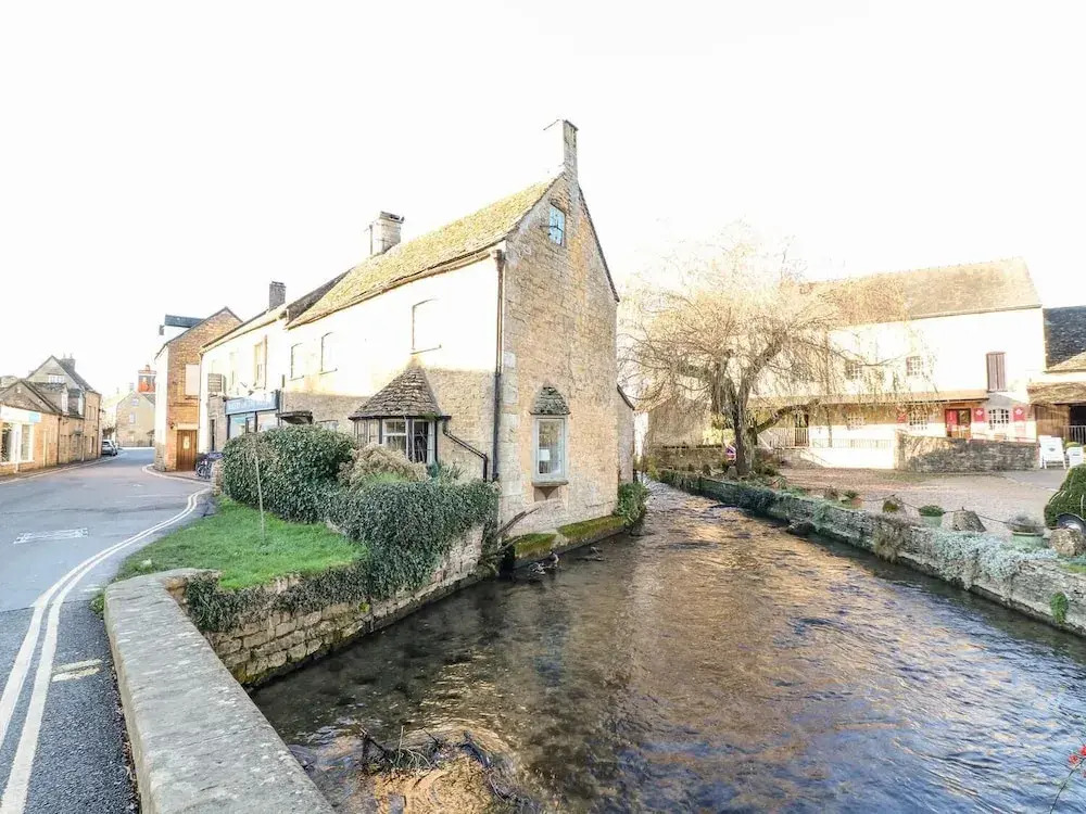 1 Bears Court Little Rissington