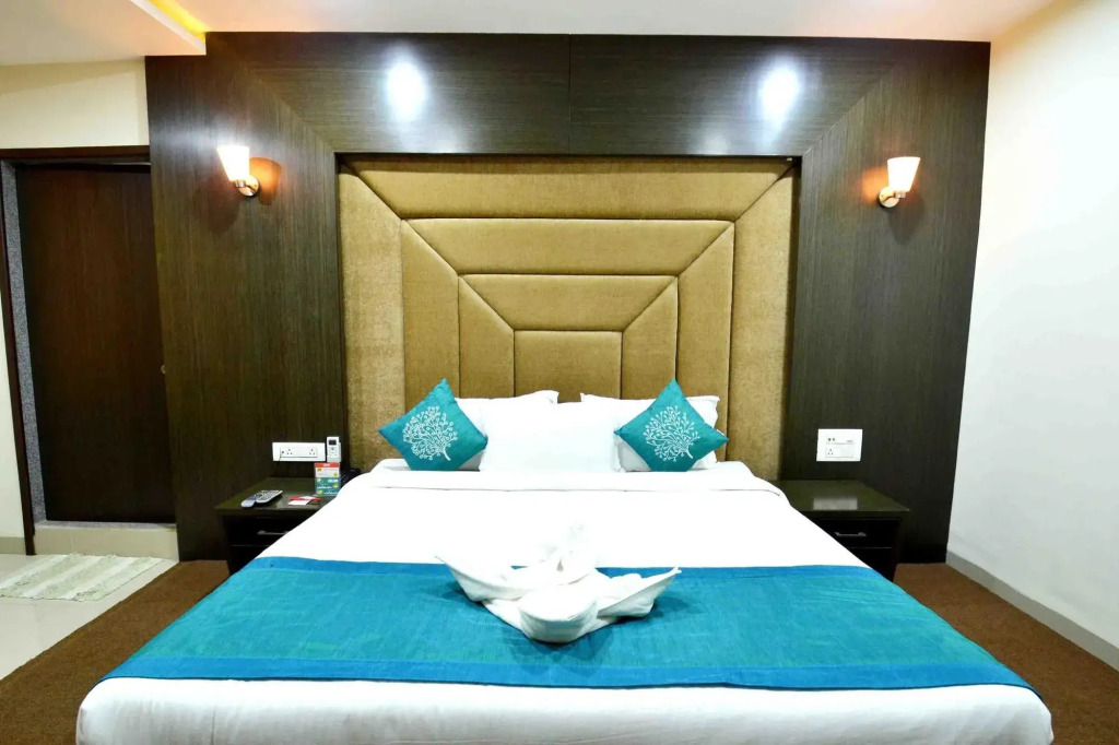 OYO Premium Alankar Circle