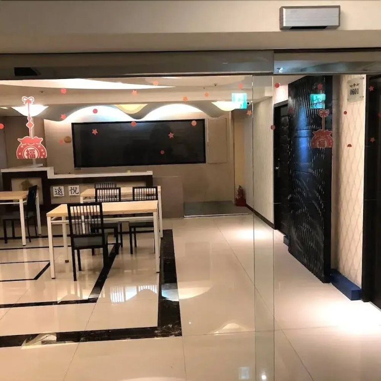 HI YES Hotel