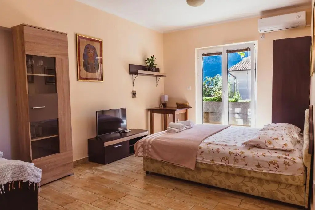 Apartments Krsto Dobrisa