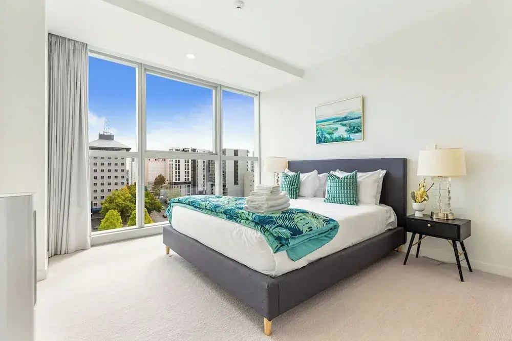 Brand New! Luxe 3BR In Aotea Square I Zodiak Stays