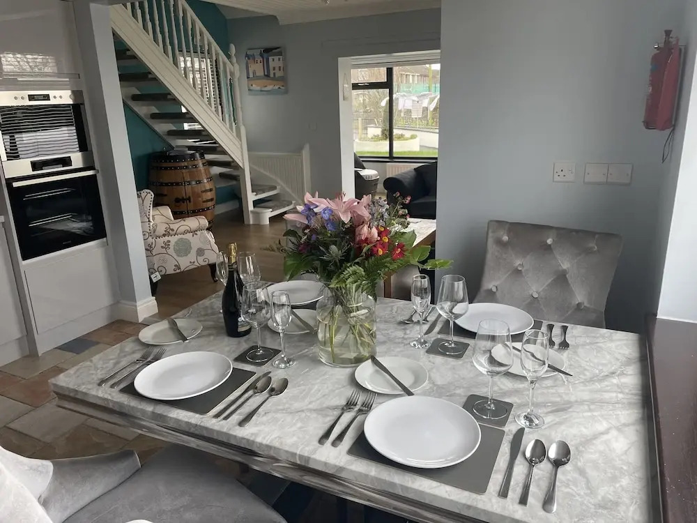 Beautiful 3-bed House in Sunny Killough Down