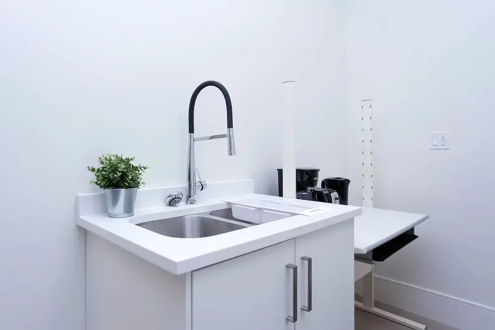 Tasteful 2 Bedroom Suite near Marine Gateway by Elevate Rooms