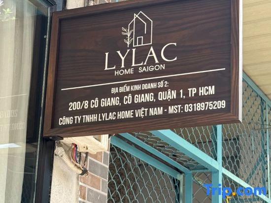 LYLAC Home Saigon COG - Tranquil City Center Wabi Sabi 3BR Townhouse in D1