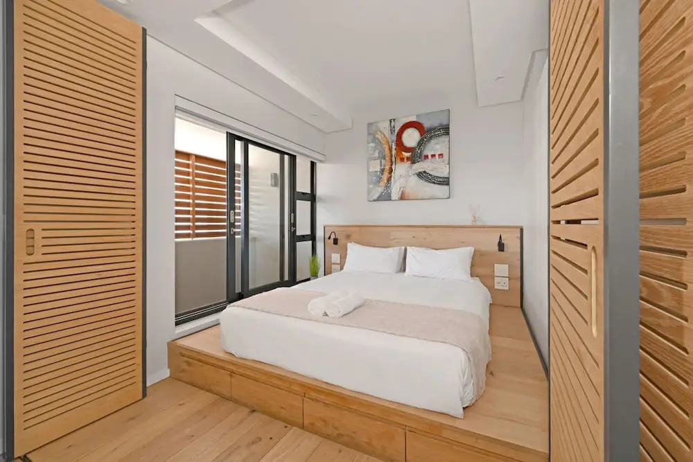 One Bedroom Green Point Spacious