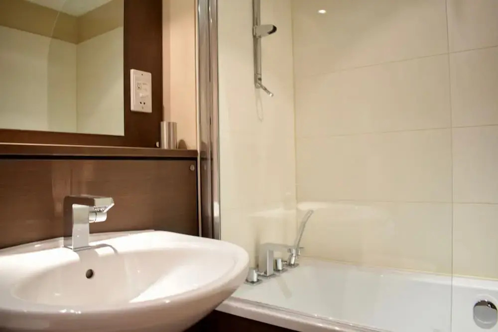 2 Bedroom Penthouse With Balcony and Castle Views