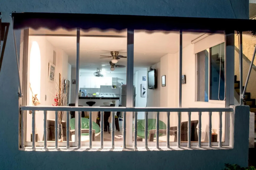 Apartamento con playa privada y piscina