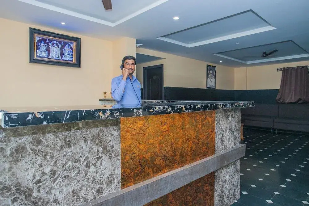 OYO 22837 Chairmen's Hotel