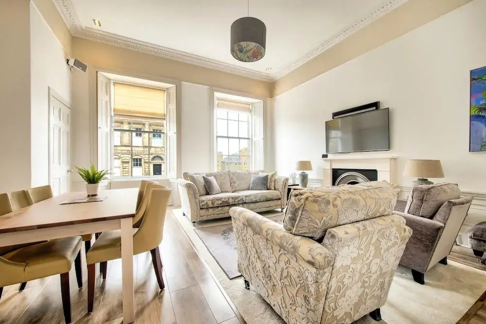 City Centre Georgian Maindoor 2bed/2bath Apartment