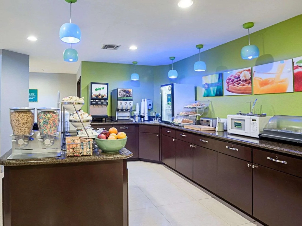 Quality Suites Sulphur