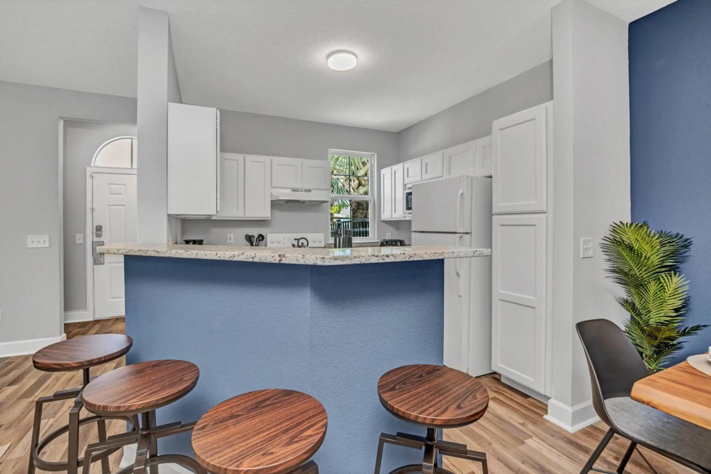 2 Bedroom Vacation Condo (2011)