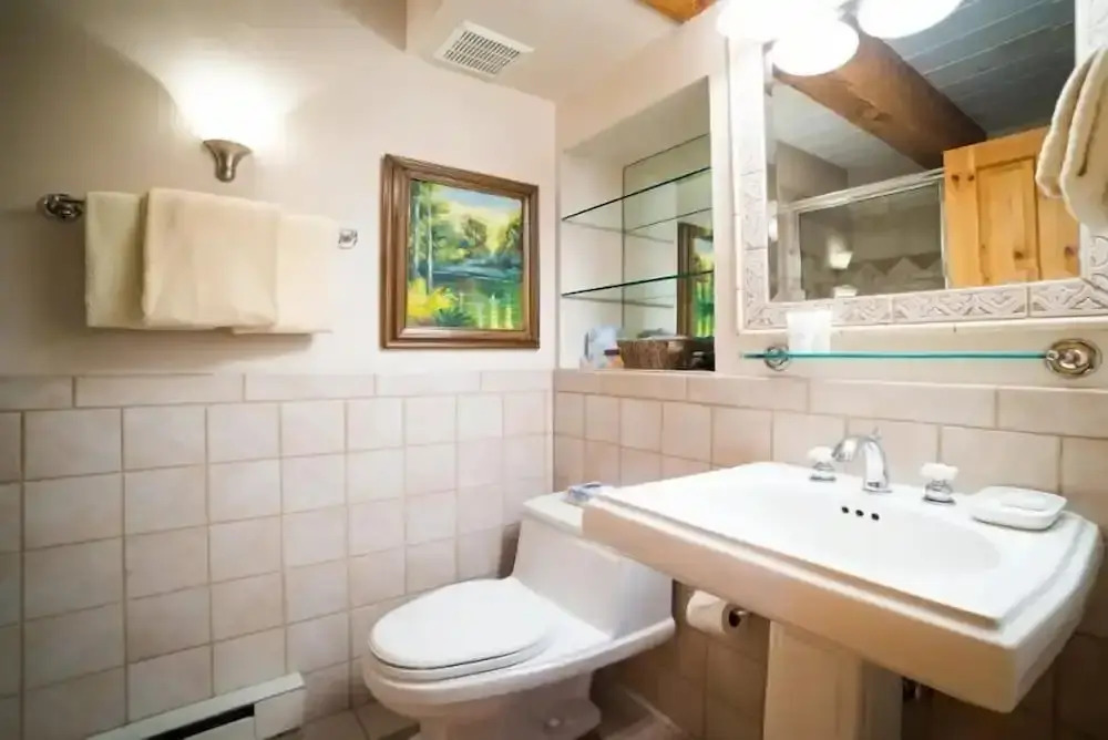 Aspen 3 Bedroom Condo at the Base of Aspen Mountain, Next to Lift 1A