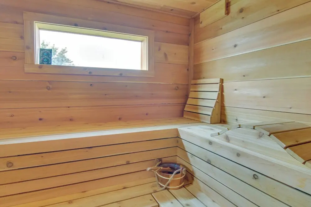 Sauna, Gas Grill & More! Belgrade Duplex