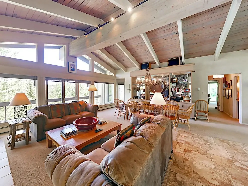 Beautiful 4br + Den W/ Hot Tub & Views - Near Slopes 4 Bedroom Home