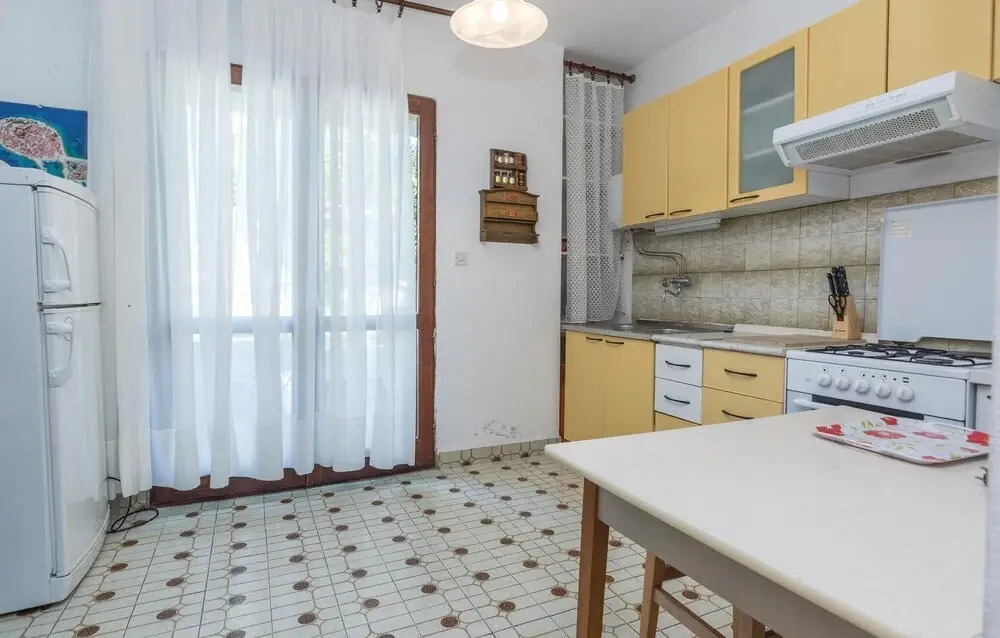 Nice Home in Privlaka With Wifi and 6 Bedrooms