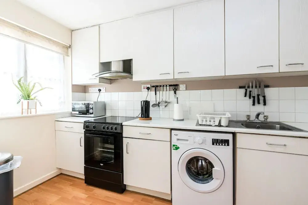 NEW 2BD Garden Flat Quick Access to Central London