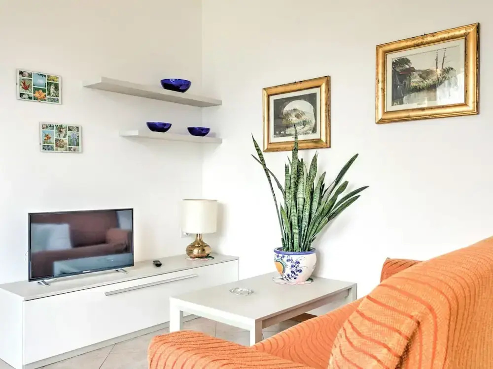 Wonderful flat with swimming pool, lift and garden