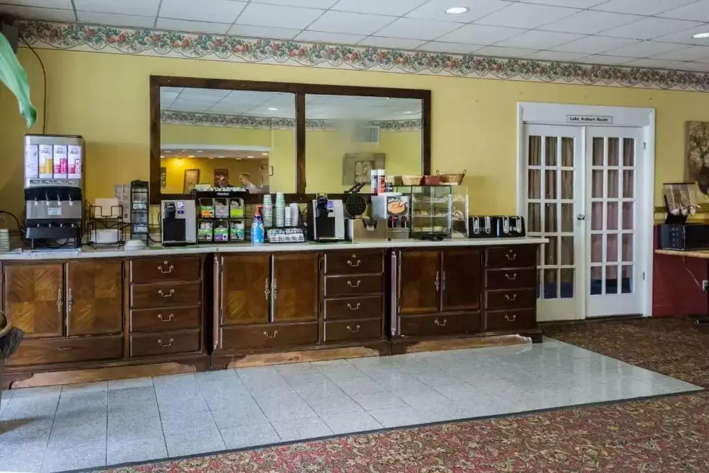 Econo Lodge Auburn I-95