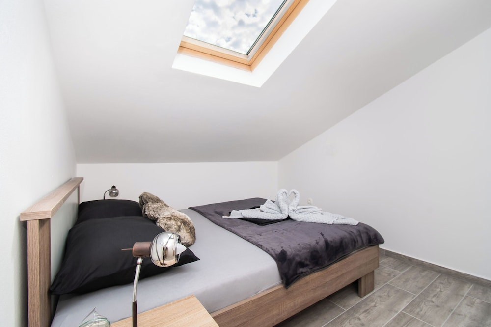 Modern Apartment in Starigrad Paklenica with Barbecue