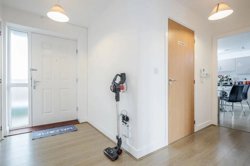 Impeccable 2-bed Apartment in Romford