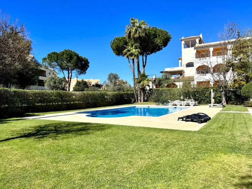 VILAMOURA PRESTIGE WITH POOL by HOMING