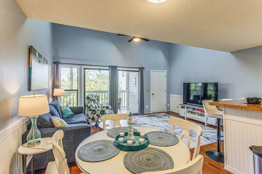 Golf, Gamble & Deep-sea Fish: Little River Condo