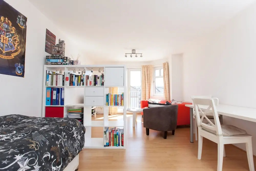Ideal Fringe Base: Great Value + Free Parking!