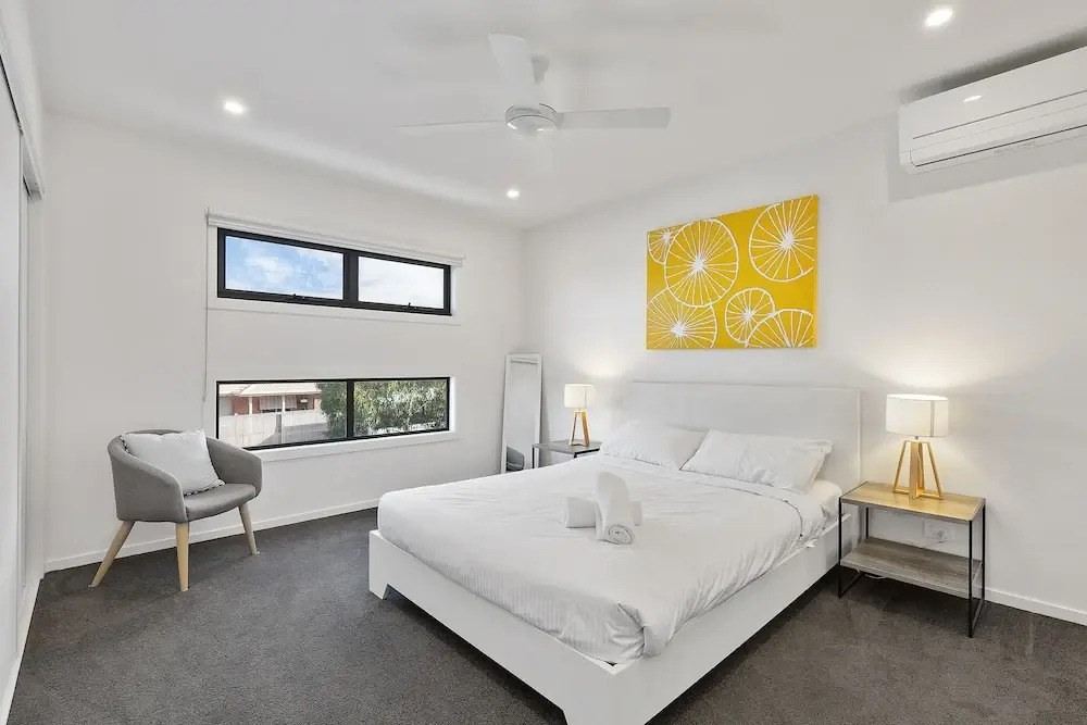 TORQUAY Family Home Close to Beach & Shops