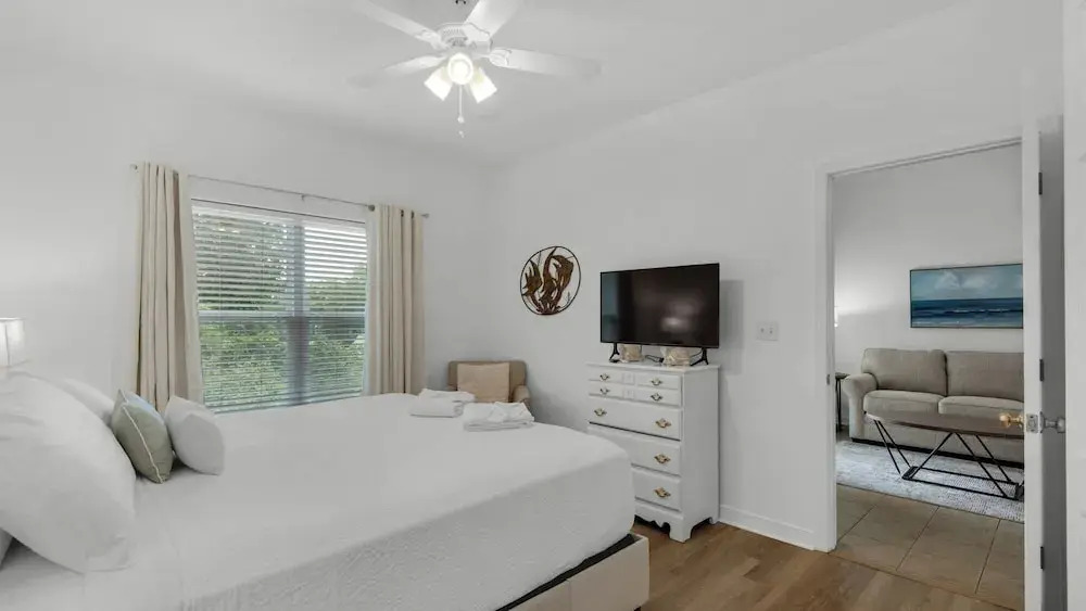 Seagrove 2BR Near Lake & Beach + Free Tickets: Bikes, Dolphin Cruise & More!