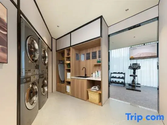 Atour Hotel Shanghai Jingan IMIX Park