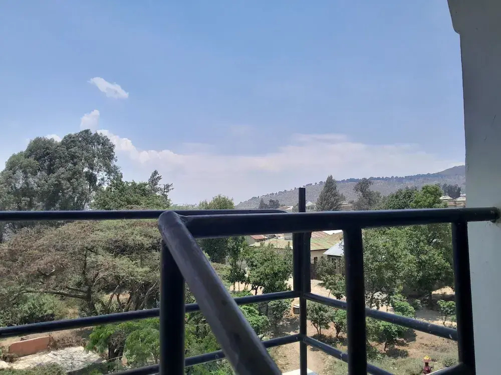 Highland Breeze Avacado Hotel