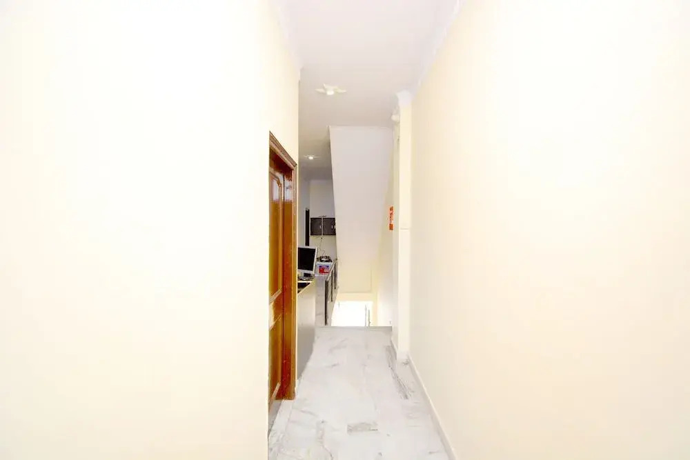 Oyo 38123 Jb Inn