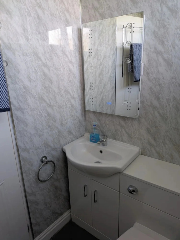 Bungalow Sleeps 4 With Parking