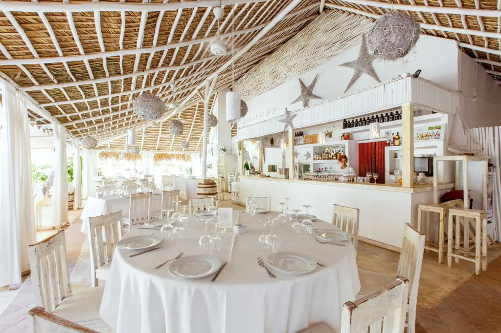 Tropicana Suites Deluxe Beach Club & Pool