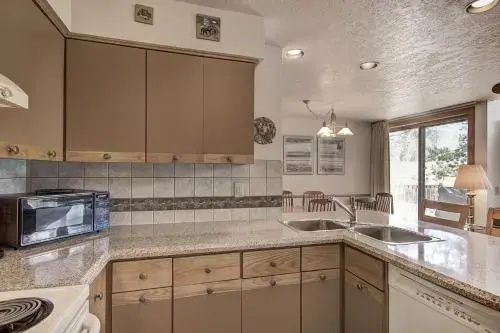 1633 Quicksilver Condo
