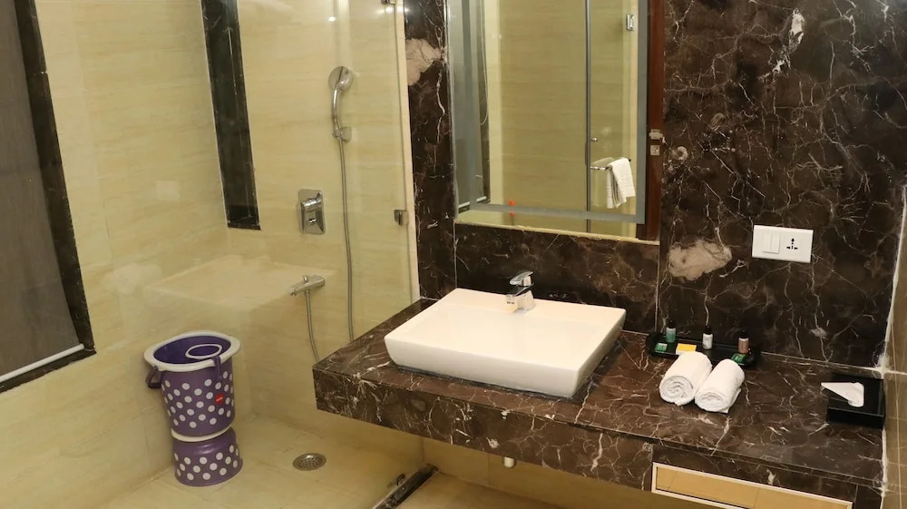 Hotel Lakhdatar